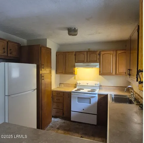 $68,000 | 20868 Solomon Blatt Avenue, Blackville, SC 29817