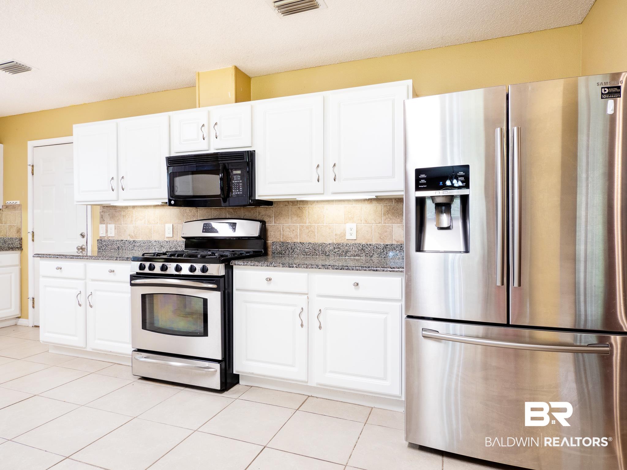 11559 Maple Court Daphne, AL 36526 - Photo 5 of 48 Kitchen