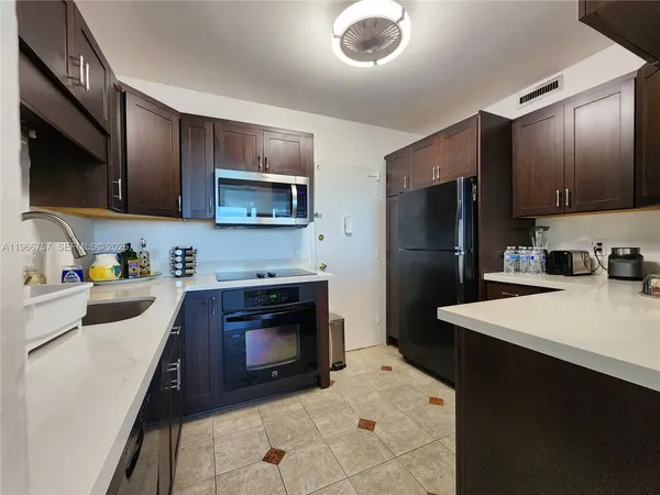 $4,000 | 3505 South Ocean Drive, Unit 1020, Hollywood, FL 33019