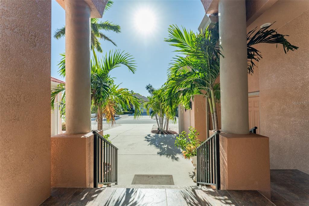 825 Birdie Way Apollo Beach, FL 33572 - Photo 10 of 71