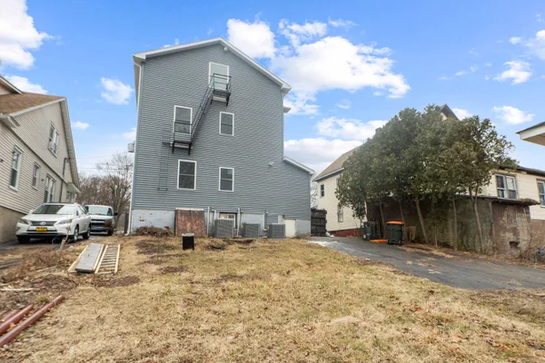 $1,800 | 3 James Street, Unit 2, Meriden, CT 06451