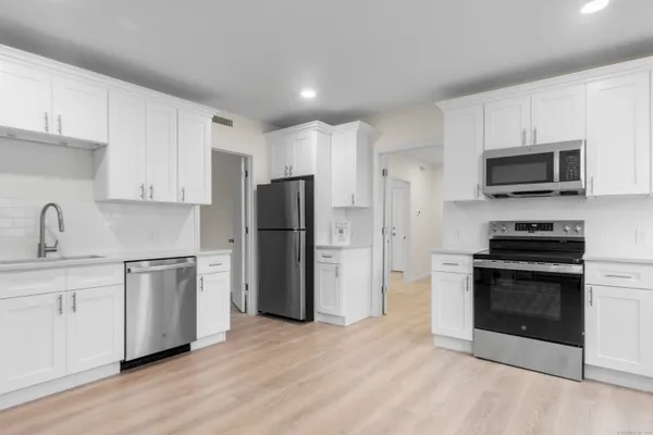 $1,800 | 3 James Street, Unit 2, Meriden, CT 06451