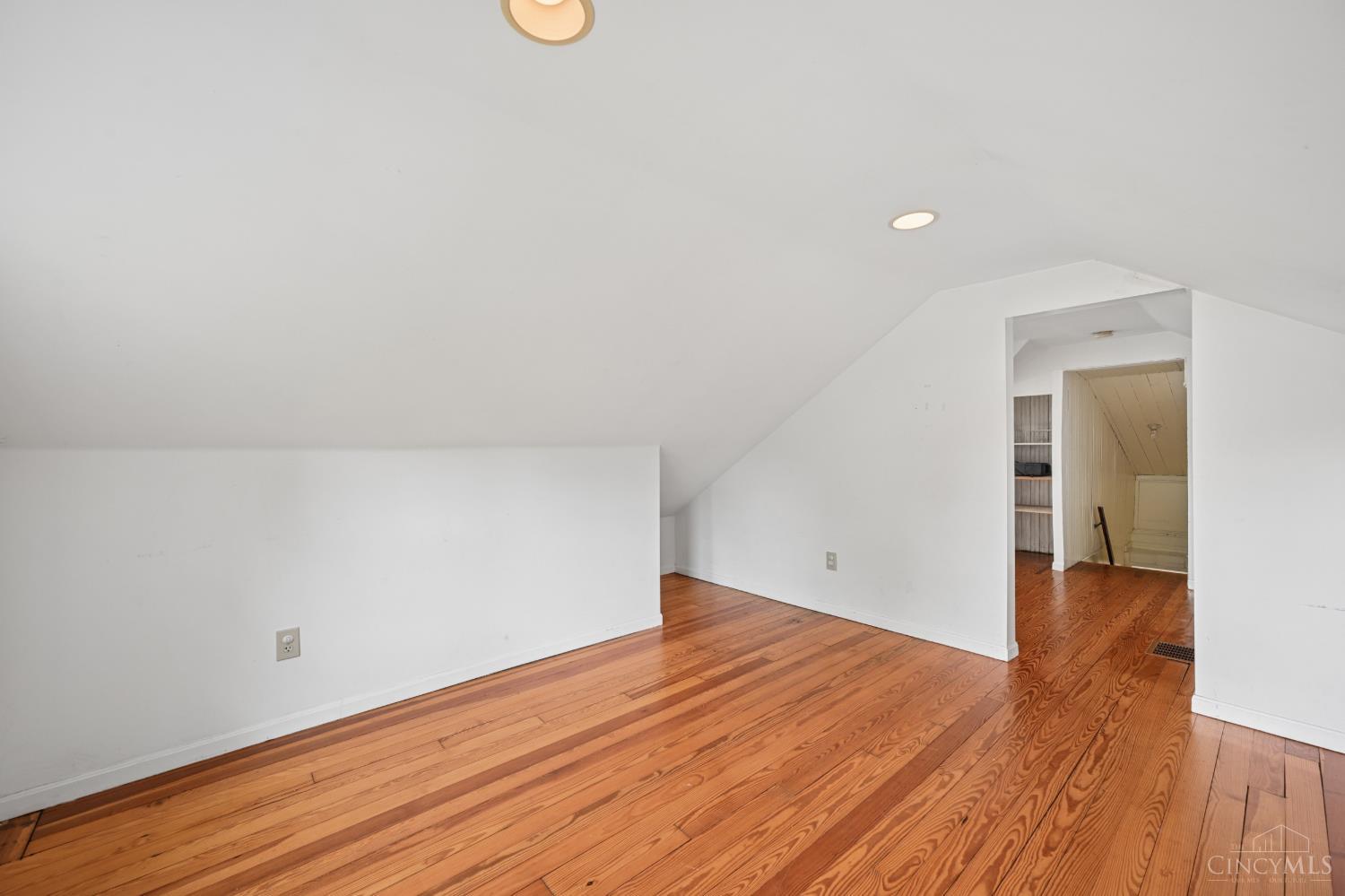 4281 Boomer Road Cincinnati, OH 45247 - Photo 26 of 42 Gallery Image 26