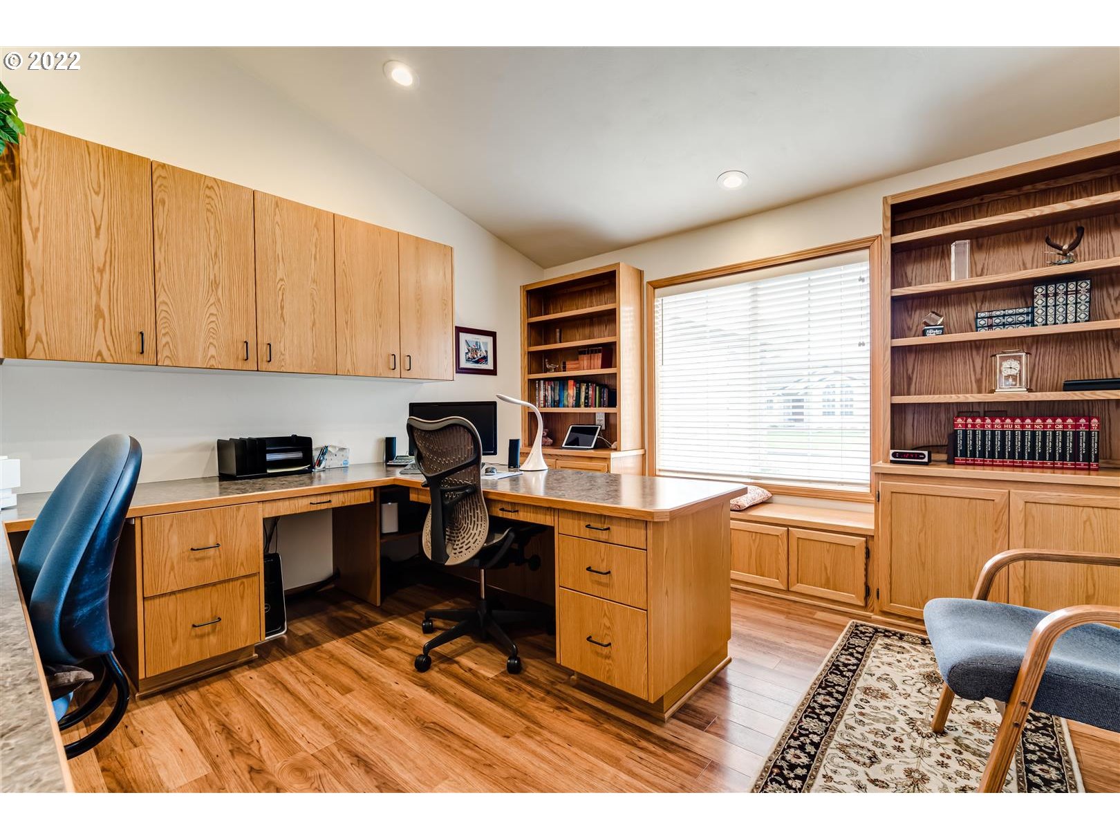 834 Raintree Way Springfield, OR 97477 - Photo 26 of 28 a work place with cabinets chairs and a kitchen view