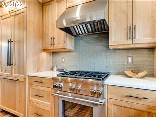 834 Raintree Way Springfield, OR 97477 - Photo 4 of 28 a kitchen with granite countertop a sink a stove and cabinets