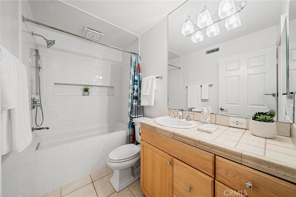 4277-1 Las Virgenes Road Calabasas, CA 91302 - Photo 18 of 28 Super clean and upgraded guest bath with large soaking tub. Super bright.