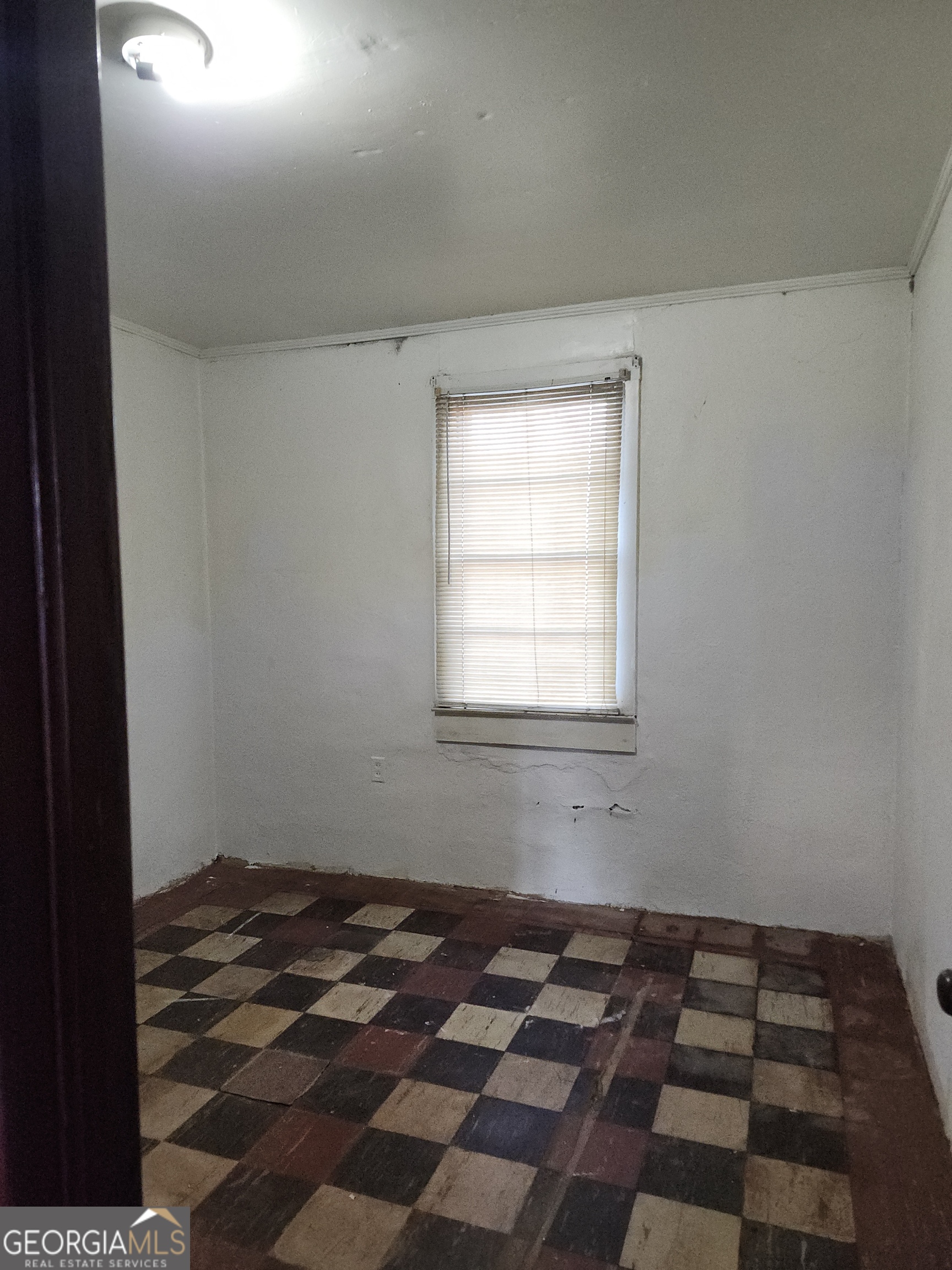 1121 Carroll Street Macon, GA 31206 - Photo 6 of 10 a black and white checkered floor