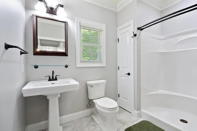 a view of empty room with ceiling fan