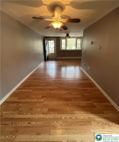 a view of empty room with window