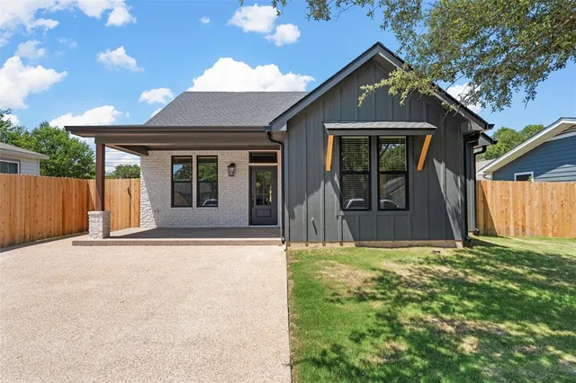 a view of a house with a garage and yard
