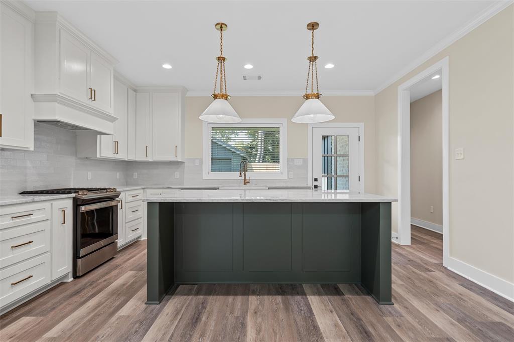 2923 Reuter Avenue Waco, TX 76708 - Photo 9 of 34 a kitchen with granite countertop a sink cabinets and wooden floor