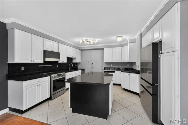 $242,000 | 900 South Hanley Road, Unit 7E, Clayton, MO 63105