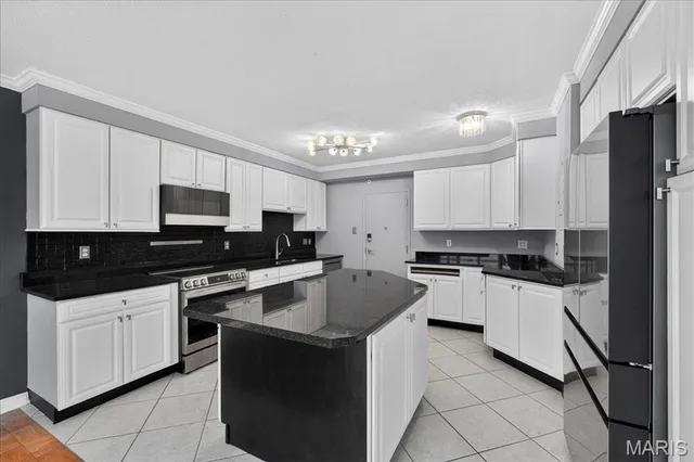 $242,000 | 900 South Hanley Road, Unit 7E, Clayton, MO 63105