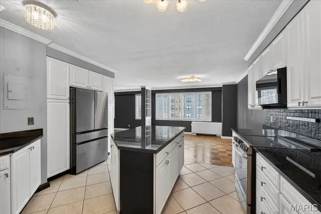 $242,000 | 900 South Hanley Road, Unit 7E, Clayton, MO 63105