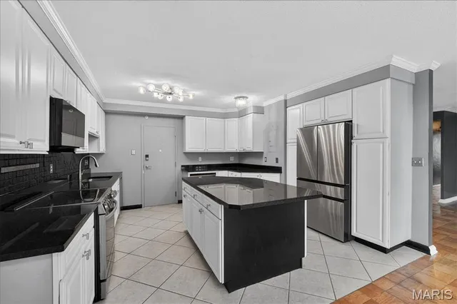 $242,000 | 900 South Hanley Road, Unit 7E, Clayton, MO 63105