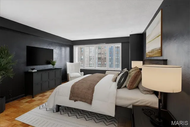 $242,000 | 900 South Hanley Road, Unit 7E, Clayton, MO 63105