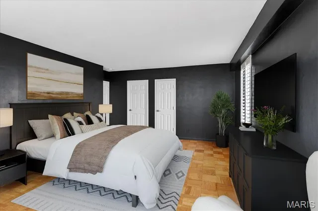 $242,000 | 900 South Hanley Road, Unit 7E, Clayton, MO 63105