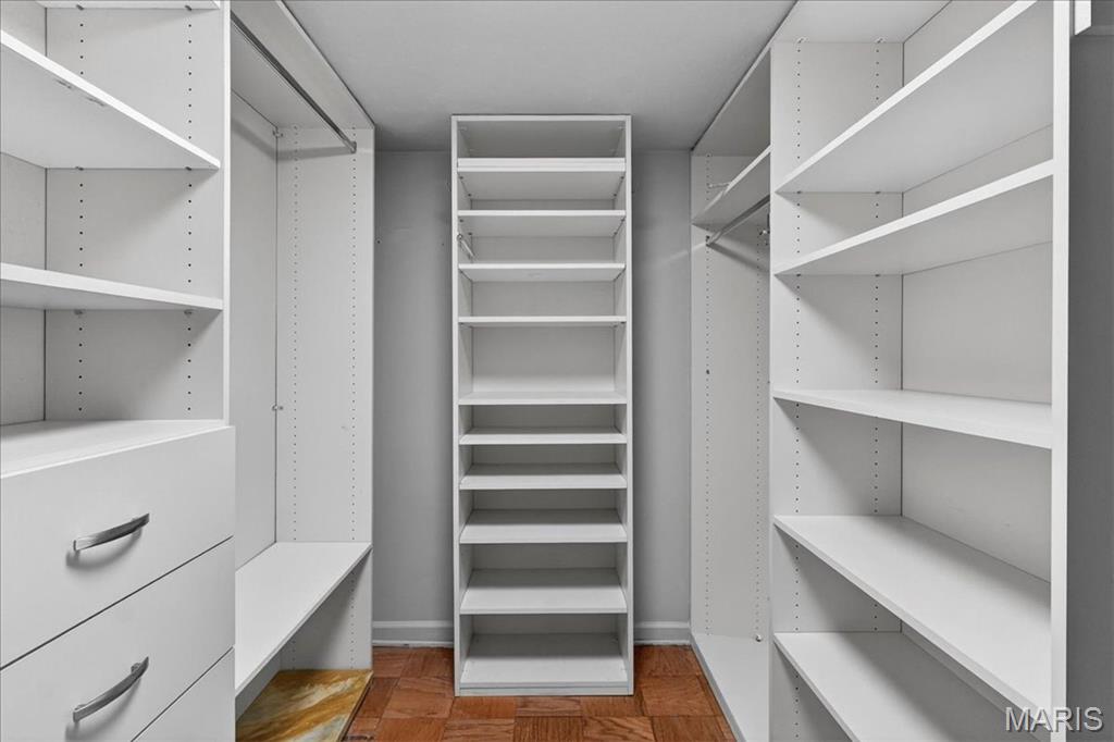 900 South Hanley Road, Unit 7E St. Louis, MO 63105 - Photo 23 of 42