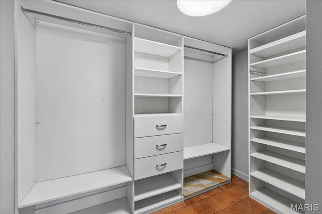 $242,000 | 900 South Hanley Road, Unit 7E, Clayton, MO 63105