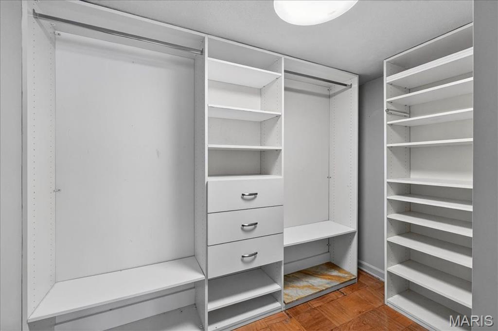 900 South Hanley Road, Unit 7E St. Louis, MO 63105 - Photo 24 of 42