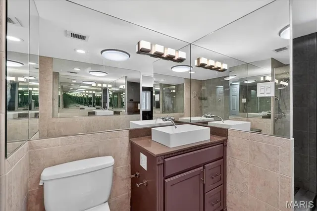 $242,000 | 900 South Hanley Road, Unit 7E, Clayton, MO 63105