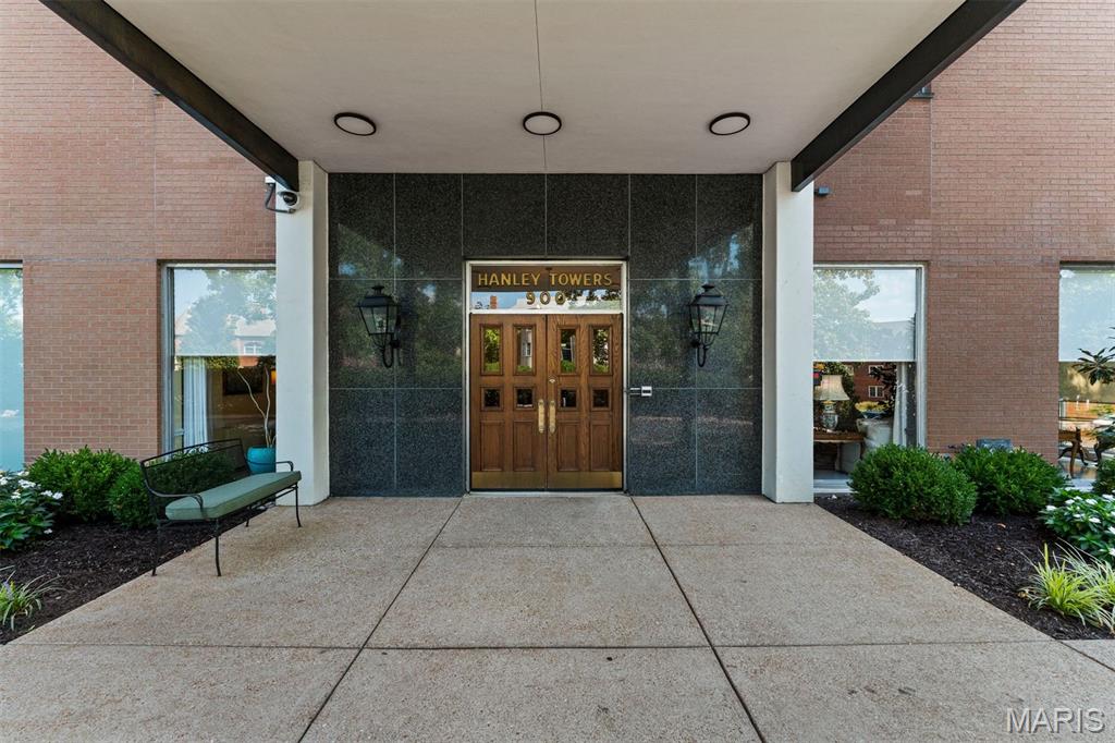 900 South Hanley Road, Unit 7E St. Louis, MO 63105 - Photo 32 of 42