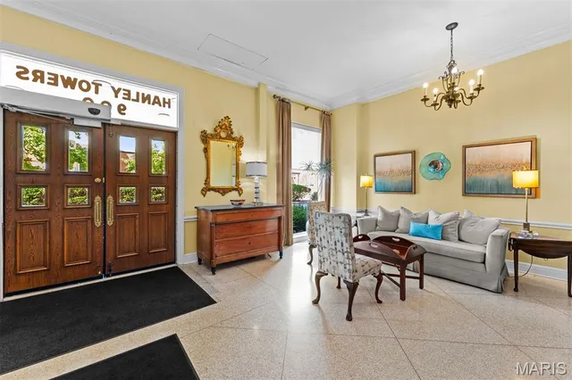 $242,000 | 900 South Hanley Road, Unit 7E, Clayton, MO 63105