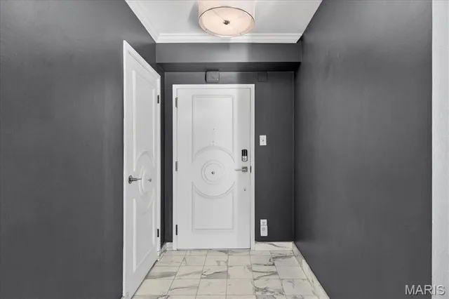 $242,000 | 900 South Hanley Road, Unit 7E, Clayton, MO 63105