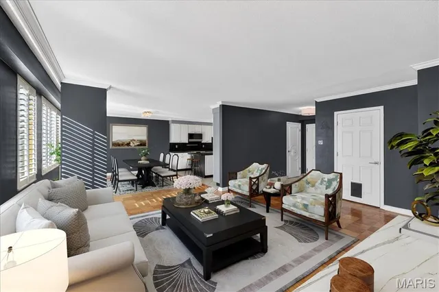 $242,000 | 900 South Hanley Road, Unit 7E, Clayton, MO 63105