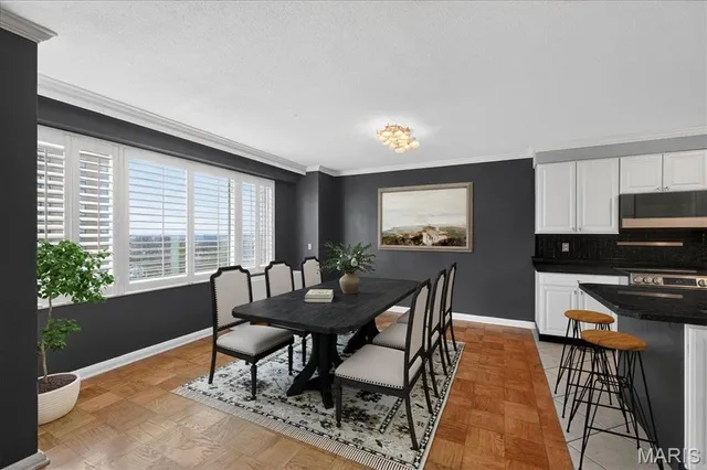 $242,000 | 900 South Hanley Road, Unit 7E, Clayton, MO 63105