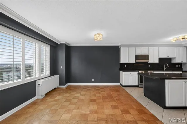 $242,000 | 900 South Hanley Road, Unit 7E, Clayton, MO 63105