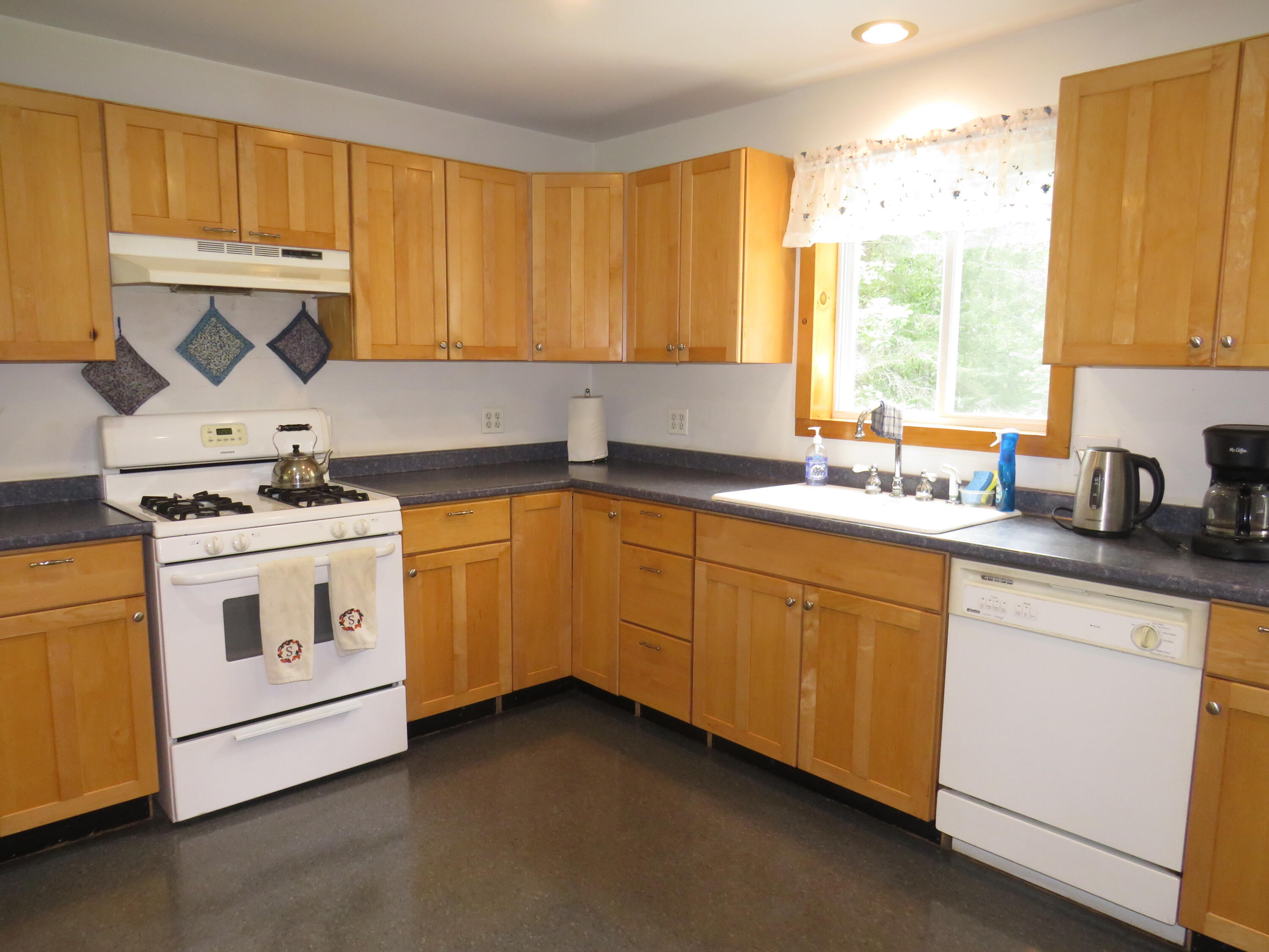 168 Pitcher Road Belfast, ME 04915 - Photo 5 of 24 IMG_1593