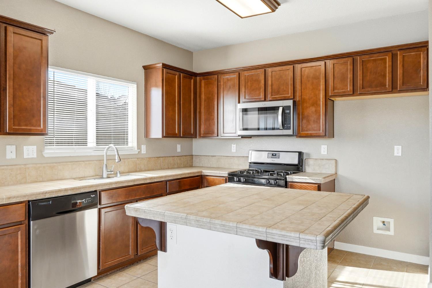 1040 Shakeley Lane Ione, CA 95640 - Photo 14 of 40