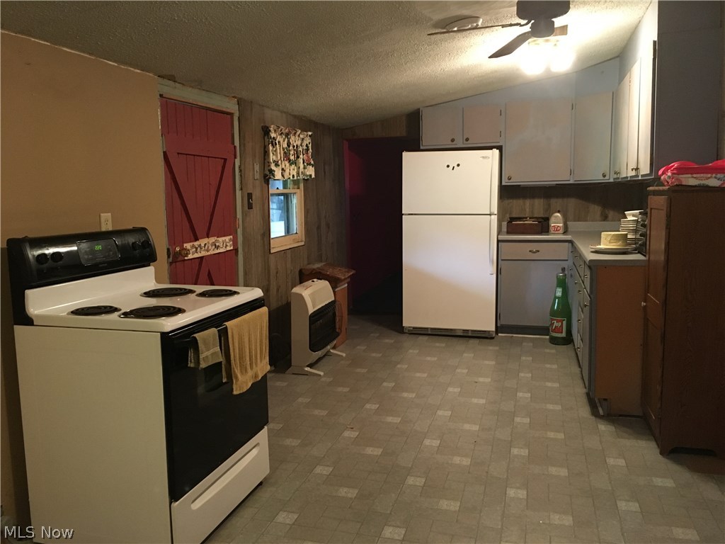 4590 Maple Grove Road Southeast Uhrichsville, OH 44683 - Photo 2 of 15