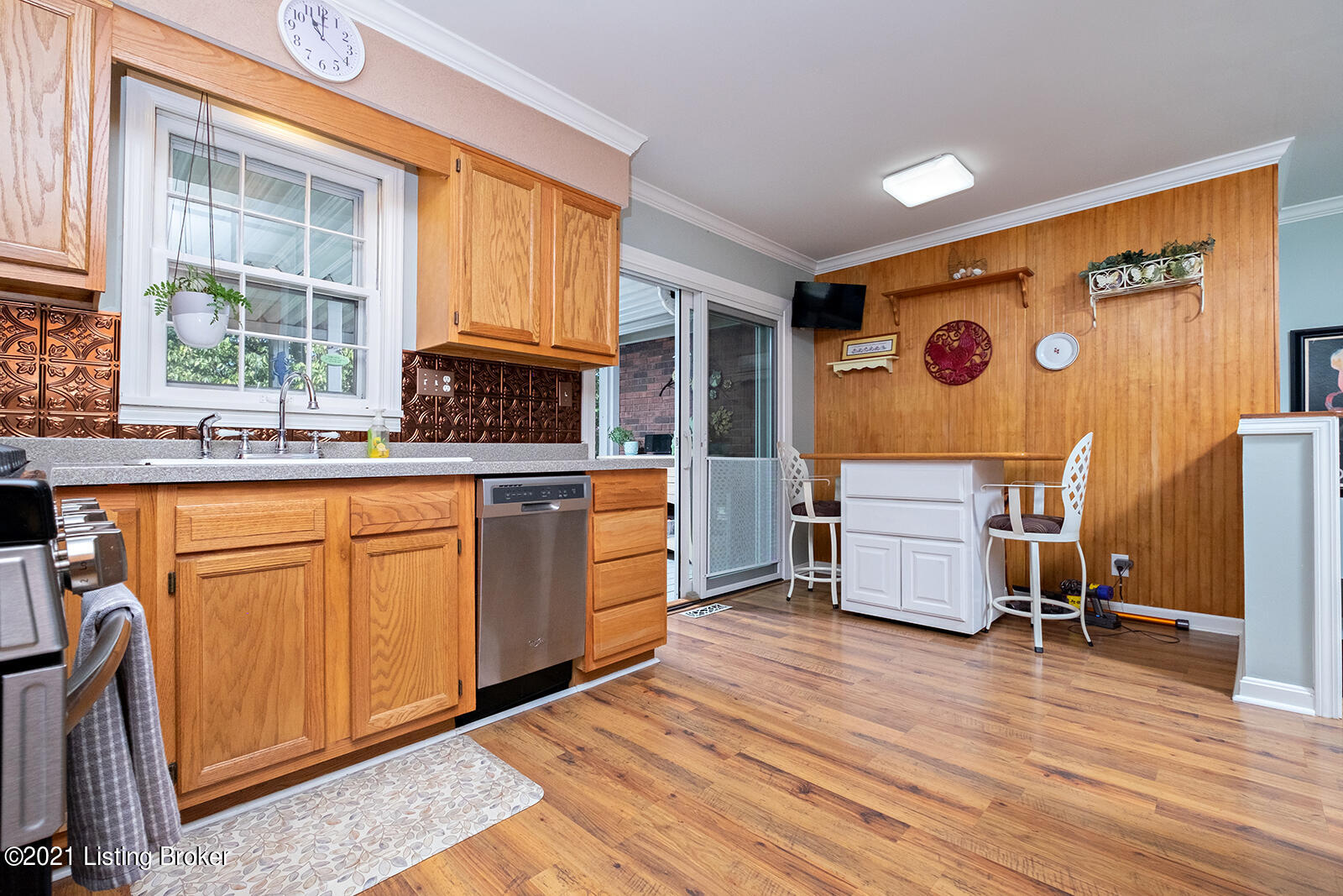 422 Knightsbridge Road Louisville, KY 40206 - Photo 12 of 45 Spacious Kitchen with Eati-in Area