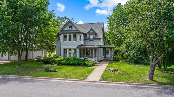 $166,250 | 207 South Lake Street, Belview, MN 56214