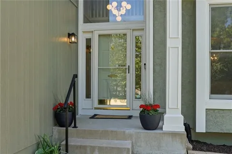 $549,950 | 8224 West 123rd Street, Overland Park, KS 66213