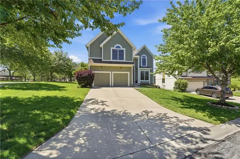 $549,950 | 8224 West 123rd Street, Overland Park, KS 66213