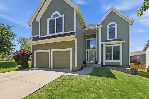 $549,950 | 8224 West 123rd Street, Overland Park, KS 66213