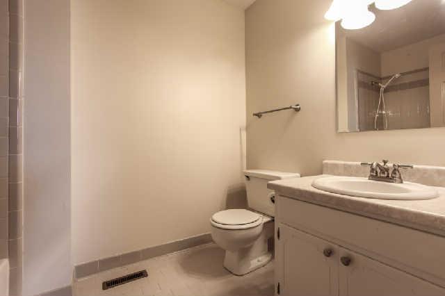 2122 Sulphur Springs Road Murfreesboro, TN 37129 - Photo 10 of 20 Hall bath. Tile floors, tile shower