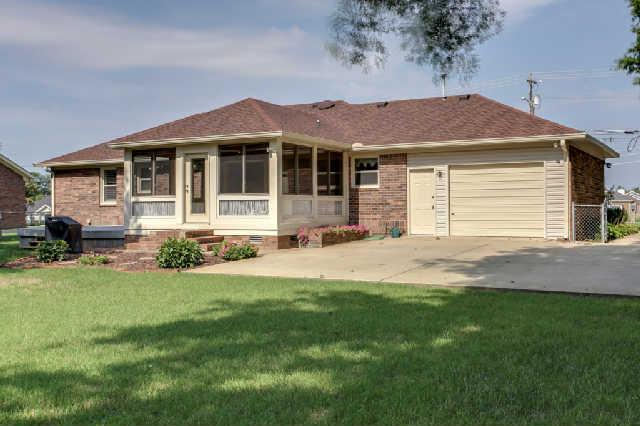 2122 Sulphur Springs Road Murfreesboro, TN 37129 - Photo 15 of 20 Brick flower box right there next to the sunroom
