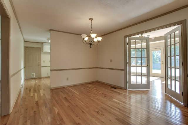 2122 Sulphur Springs Road Murfreesboro, TN 37129 - Photo 5 of 20 Looking across the dining room into the kitchen and into the Florida room