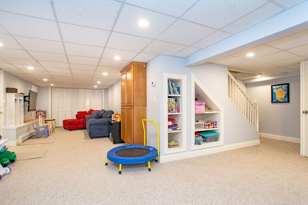 20 Surrey Lane Needham, MA 02492 - Photo 19 of 30 Gallery Image 19
