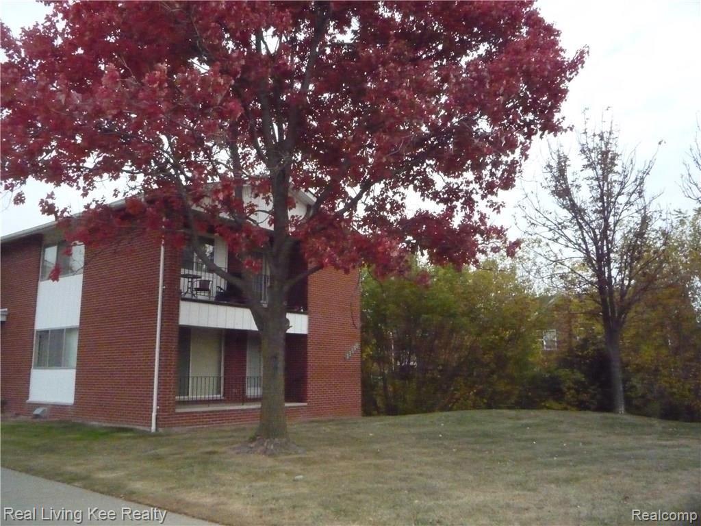 33590 Utica Road Fraser, MI 48026 - Photo 4 of 20 P1060343.JPG