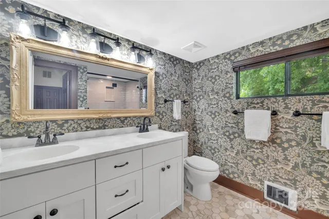 $1,250,000 | 55 Toxaway Shores, Unit 14, Lake Toxaway, NC 28747