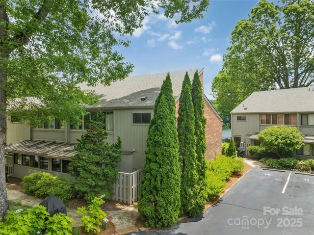 $1,250,000 | 55 Toxaway Shores, Unit 14, Lake Toxaway, NC 28747