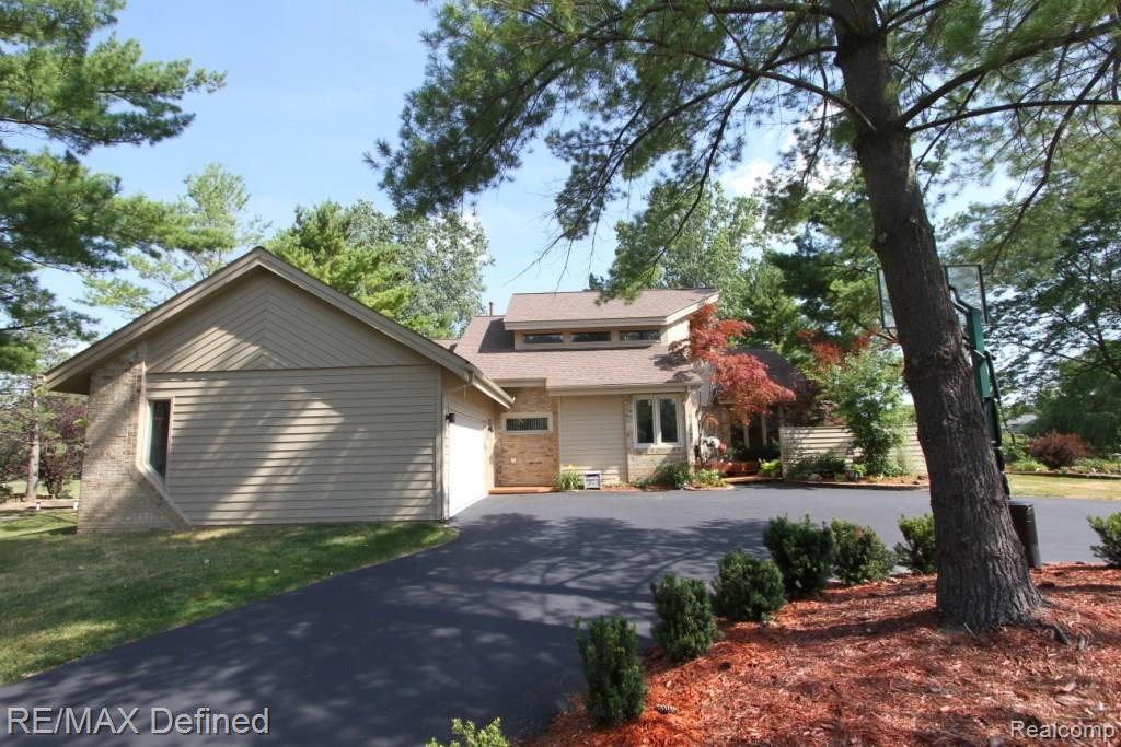 2332 Ulster Road Rochester Hills, MI 48309 - Photo 1 of 38