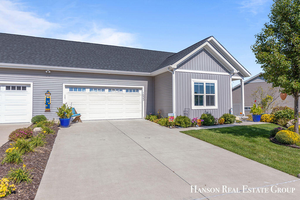 1523 Ctr Hl Road, Unit 27 Lowell, MI 49331 - Photo 2 of 31 3X0A2910