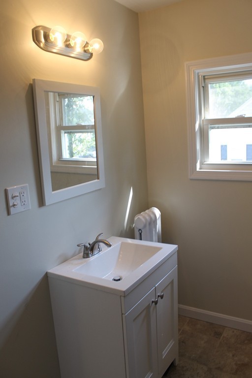 39 Brantwood Road Worcester, MA 01602 - Photo 4 of 12