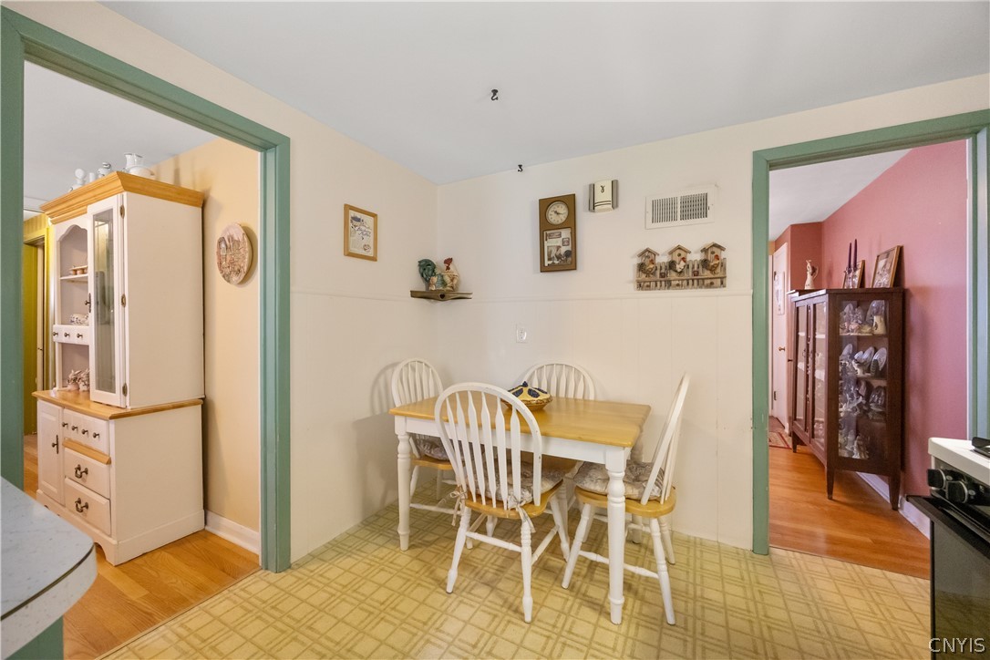 208 Harding Place Syracuse, NY 13205 - Photo 11 of 30